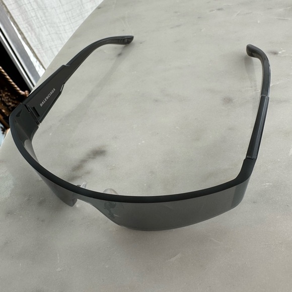 BALENCIAGA - MONO RECTANGLE SUNGLASSES IN SILVER - Picture 4 of 8